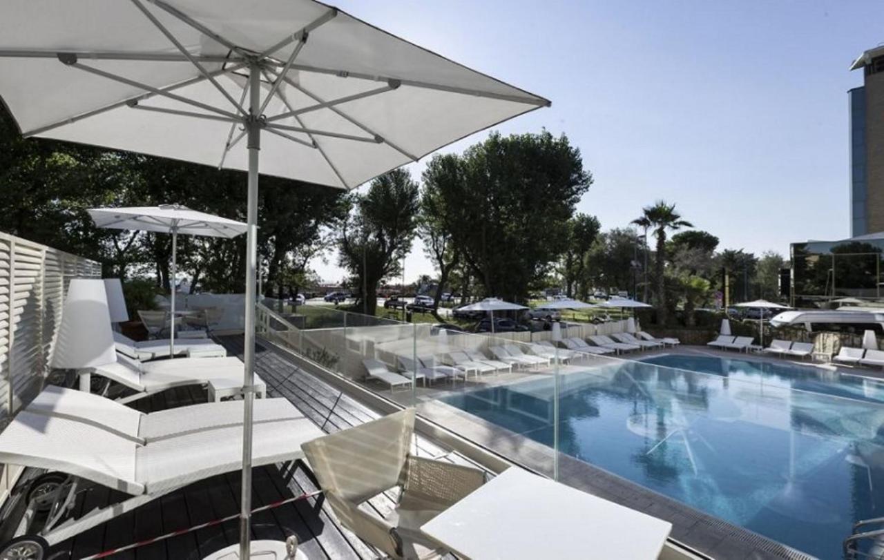 Hotel Sporting Римини Екстериор снимка