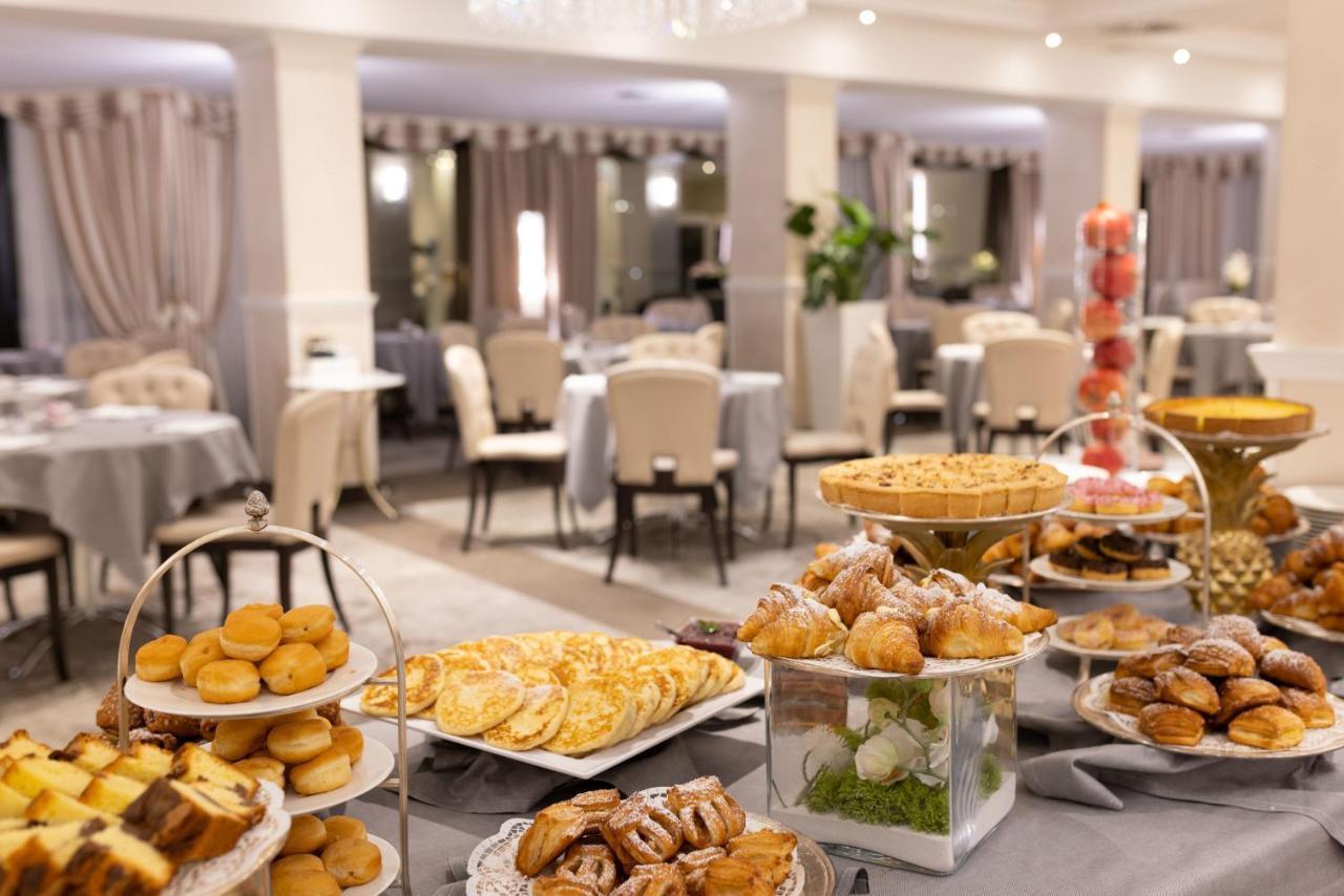 Hotel Sporting Римини Екстериор снимка