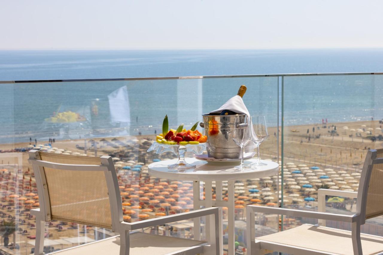 Hotel Sporting Римини Екстериор снимка