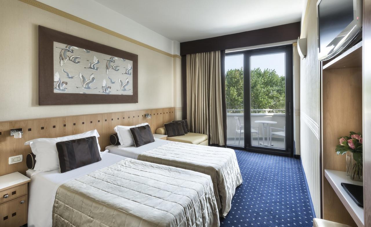 Hotel Sporting Римини Екстериор снимка