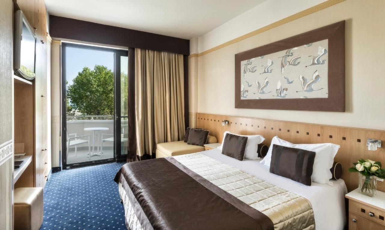 Hotel Sporting Римини Екстериор снимка