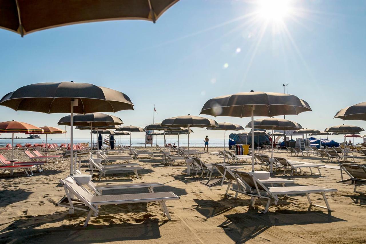 Hotel Sporting Римини Екстериор снимка