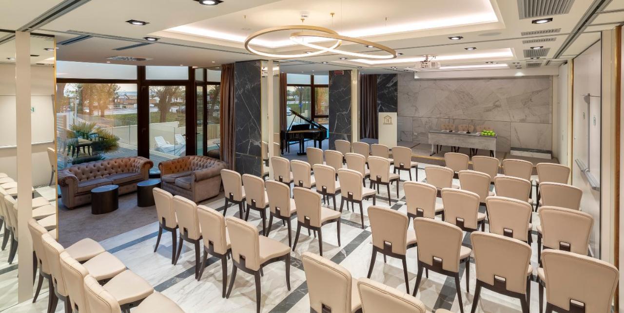 Hotel Sporting Римини Екстериор снимка